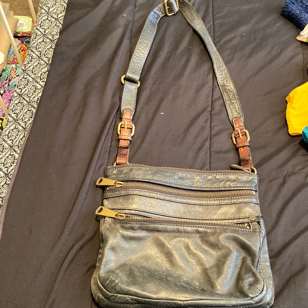 Reliable fossil leather purse
